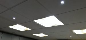 Plafond avec pavés led encastrés