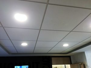 Spots encastrés dans les faux plafonds