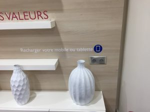 Possibilité de recharge mobile ou tablette dans les salons d'attente