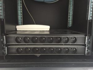 multiprise de la baie informatique