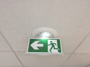 bloc sortie secours encastré dans faux-plafonds