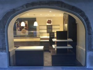 vitrine vouté léonidas chambéry